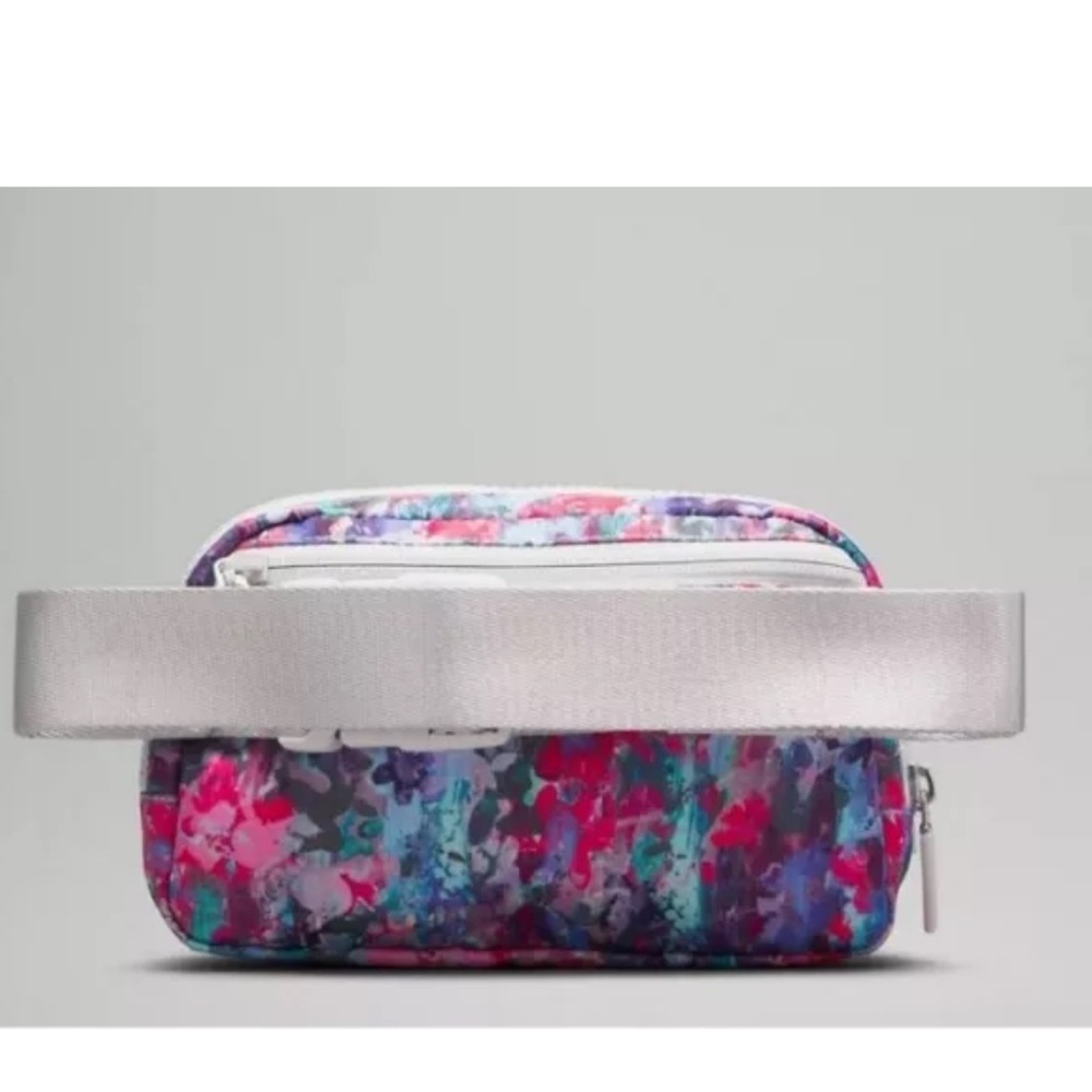 Lululemon Everywhere Belt Bag | NWT - Picture 3 of 6